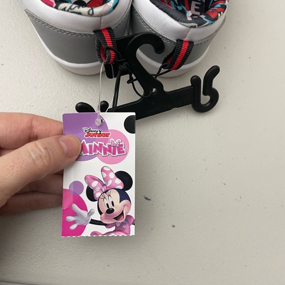 a pair of new minnie shoes - Picture 6 of 6